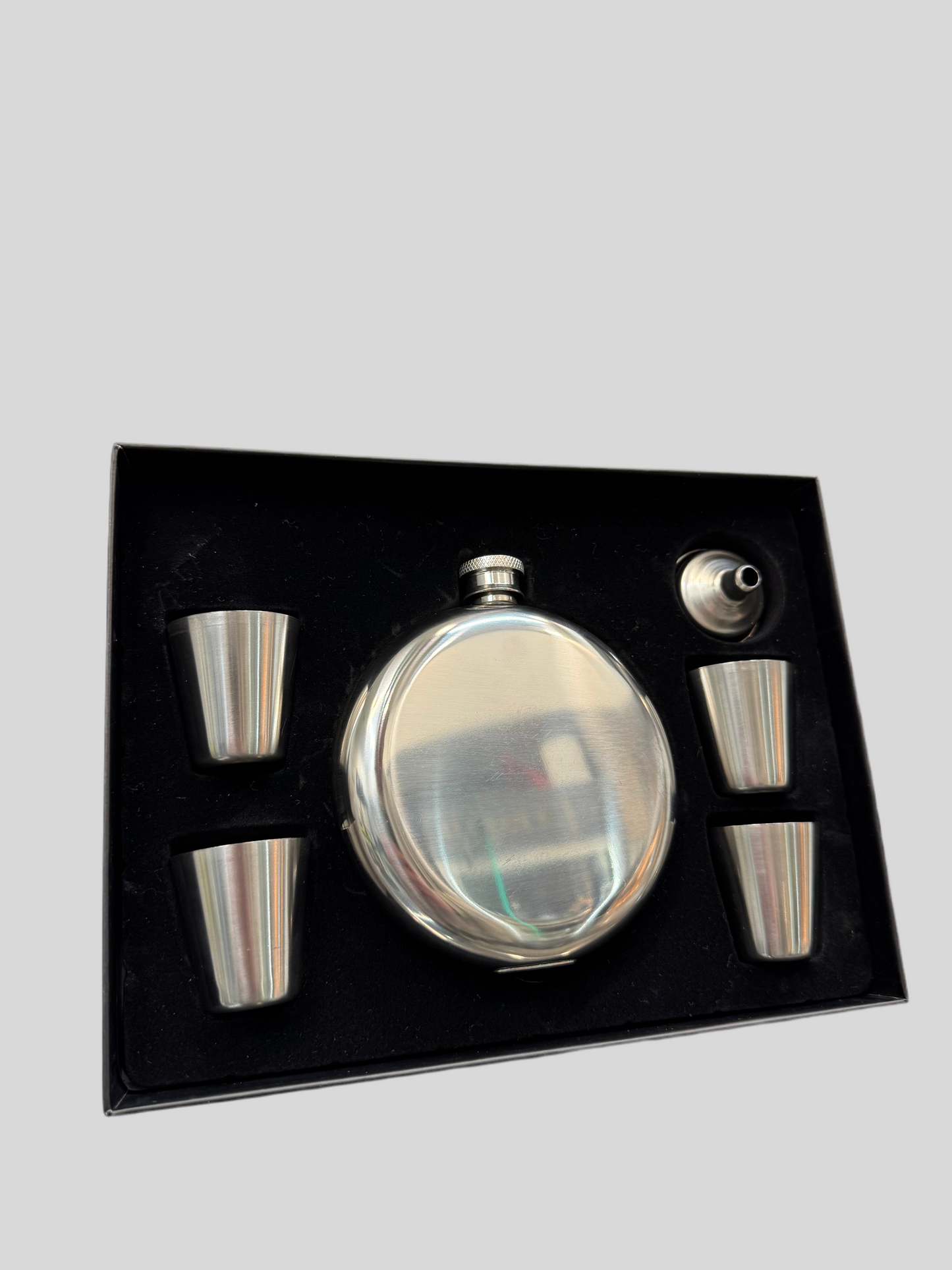 Pljoska sa graviranjem u poklon setu sa 4 čašice i ljevkom - Silver Star