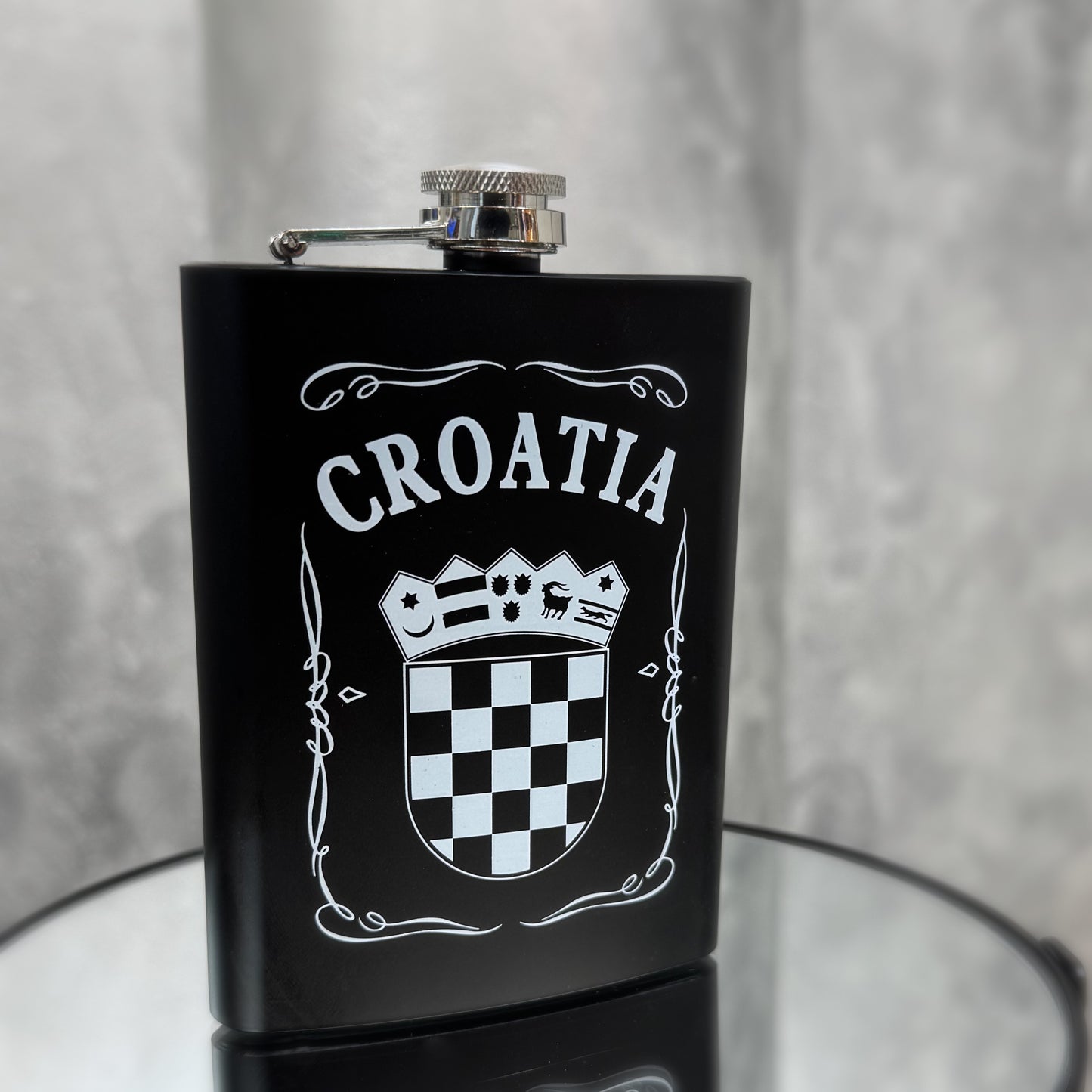 Pljoska Set CROATIA sa tabakerom, benzinskim upaljačem i čašicom - Silver Star