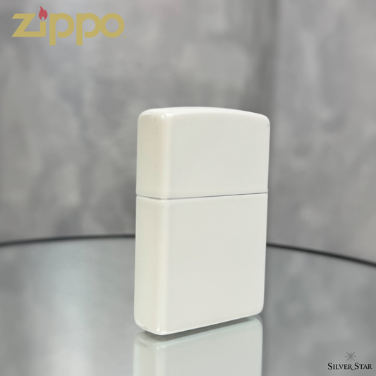Zippo original upaljač mat bijeli sa ZIPPO vatrom - Silver Star