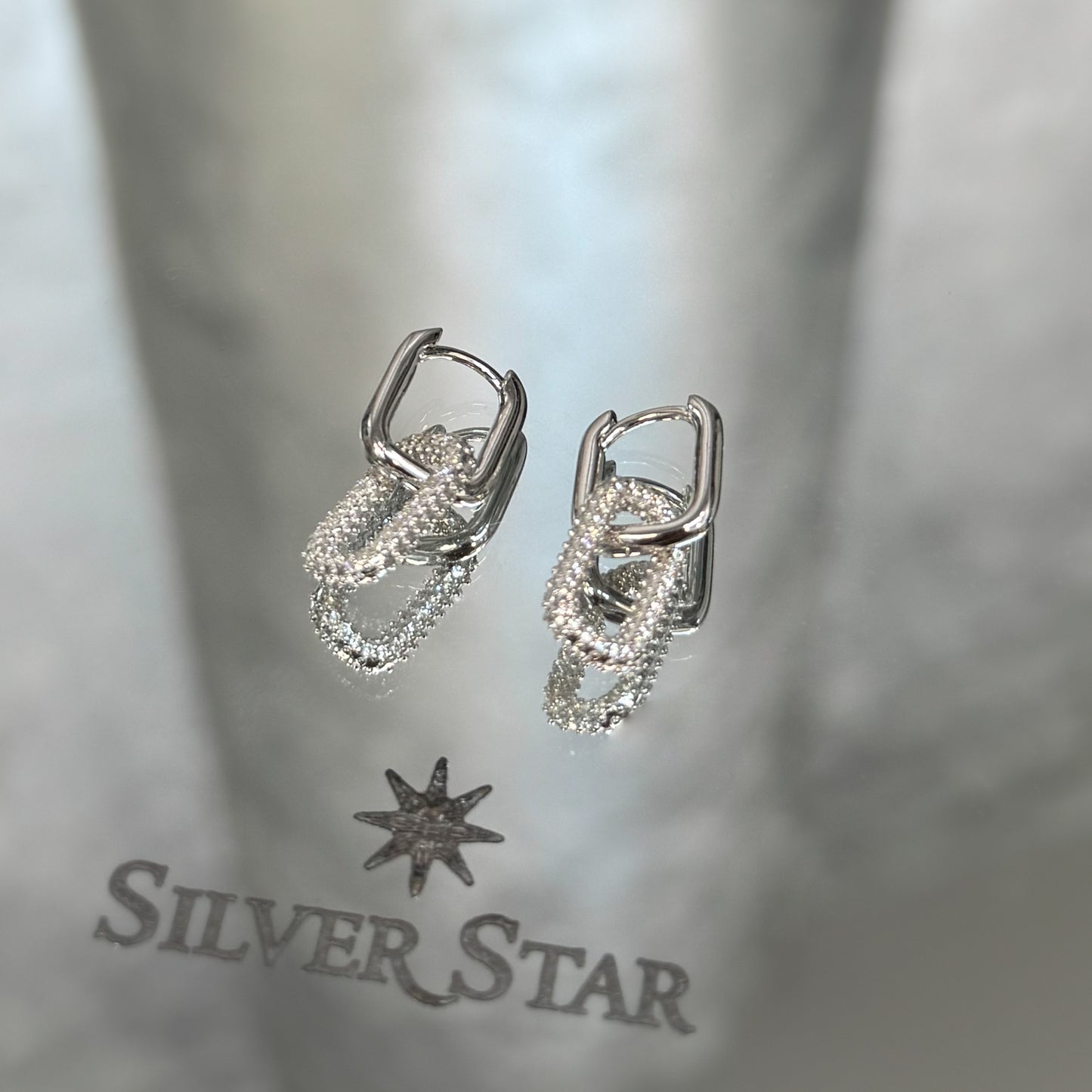Srebrne naušnice sa kristalima dostupne u dvije boje - Silver Star