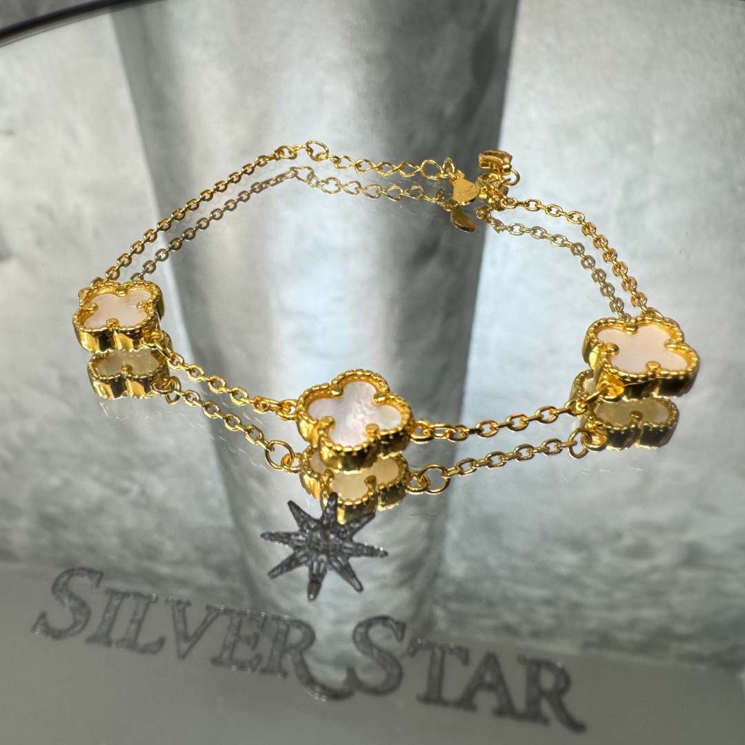 Srebrna narukvica CLOVER sa tri djeteline u nizu - Silver Star