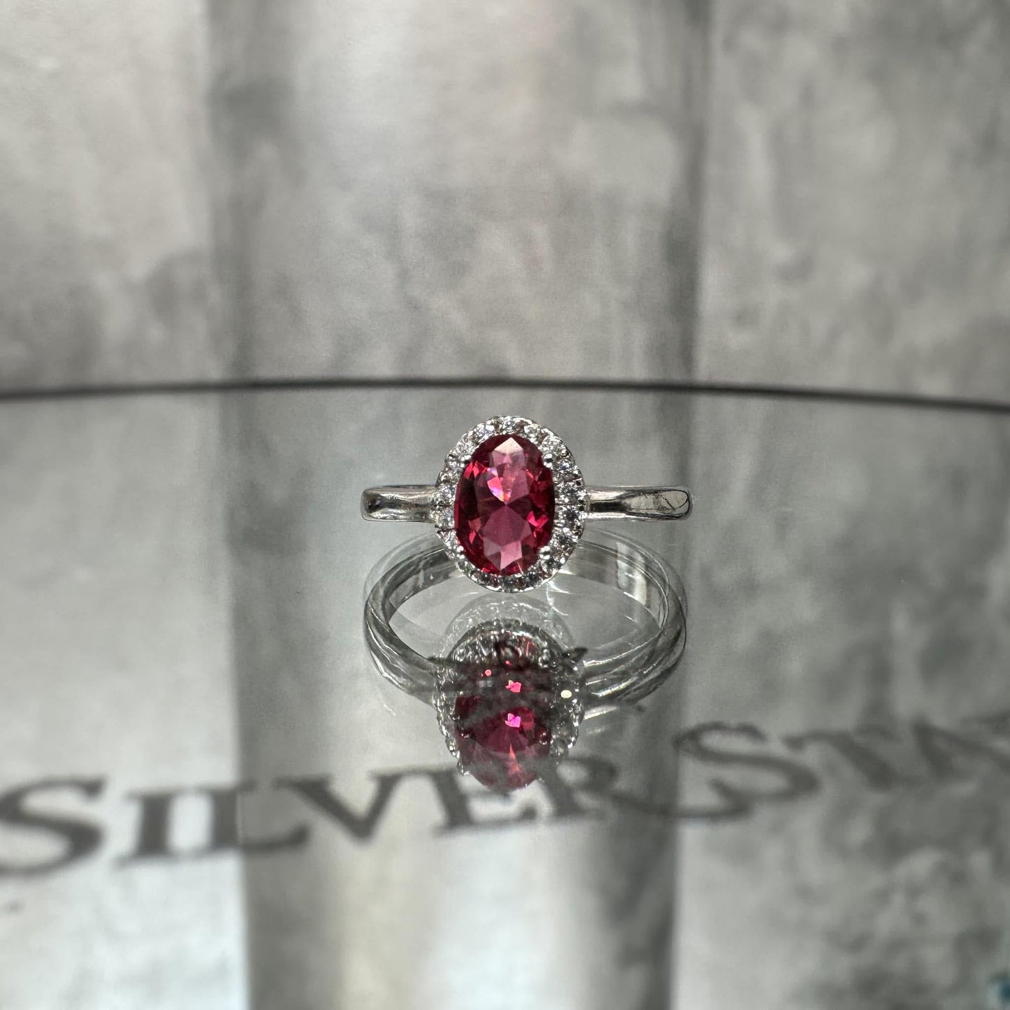 Srebrni prsten u ovalnom obliku - Silver Star