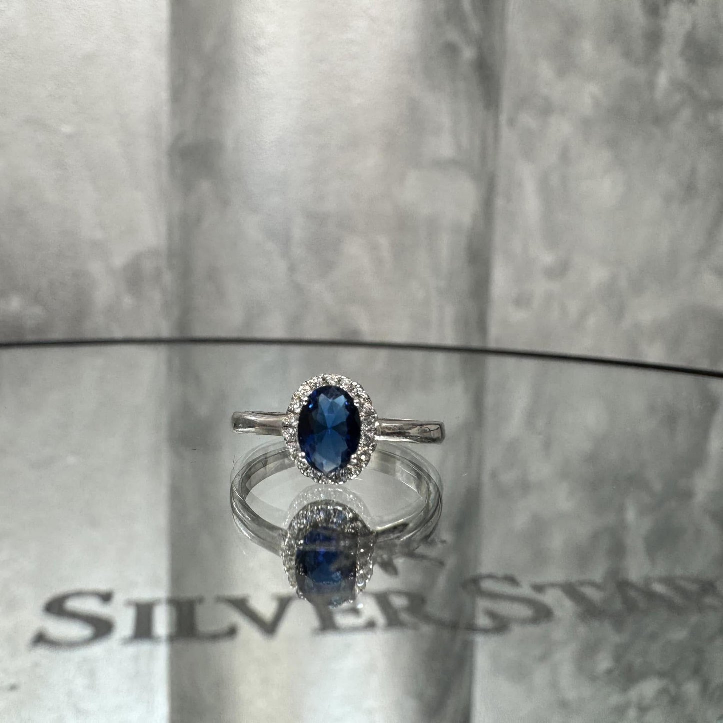 Srebrni prsten u ovalnom obliku - Silver Star