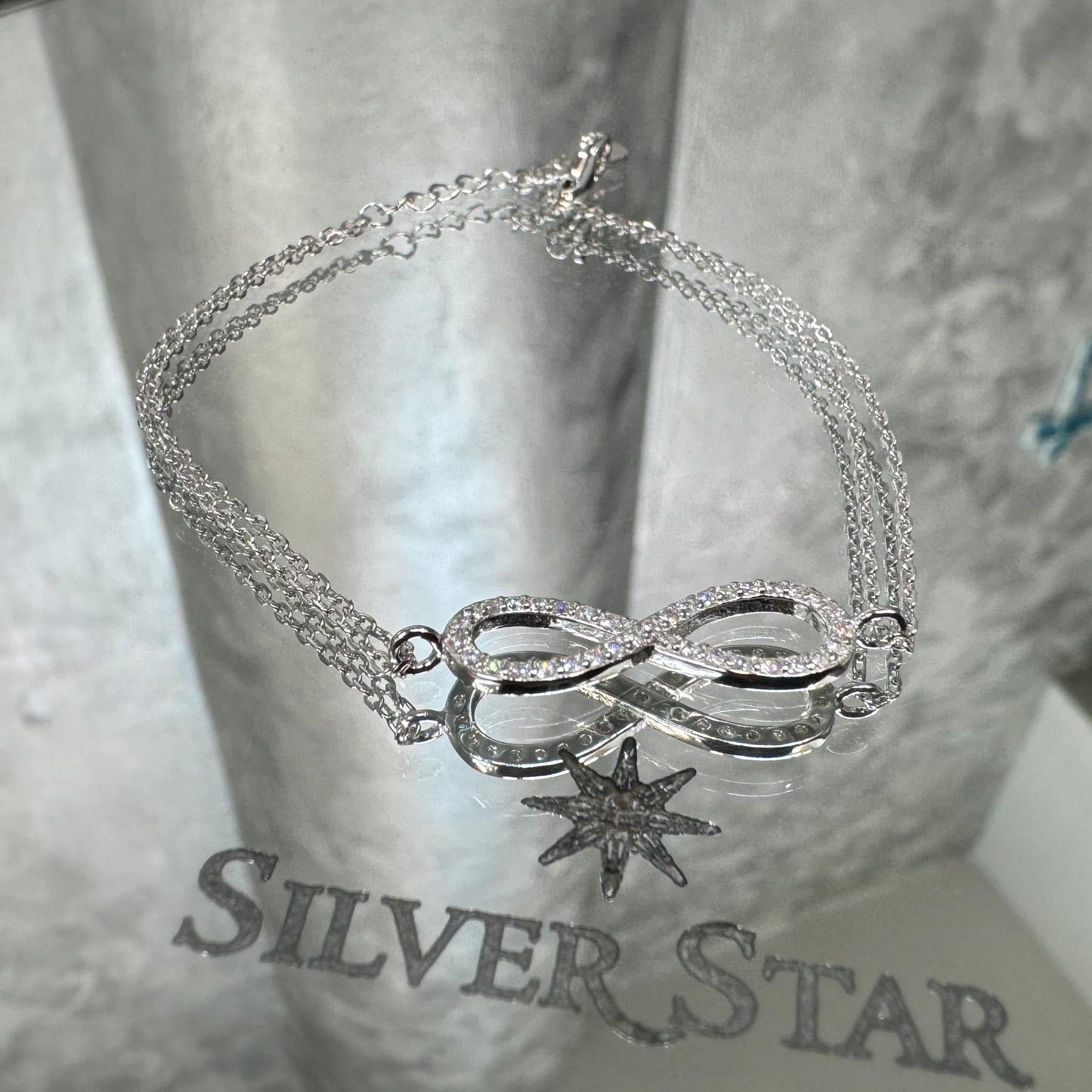 Srebrna narukvica Infinity sa cirkonima - Silver Star