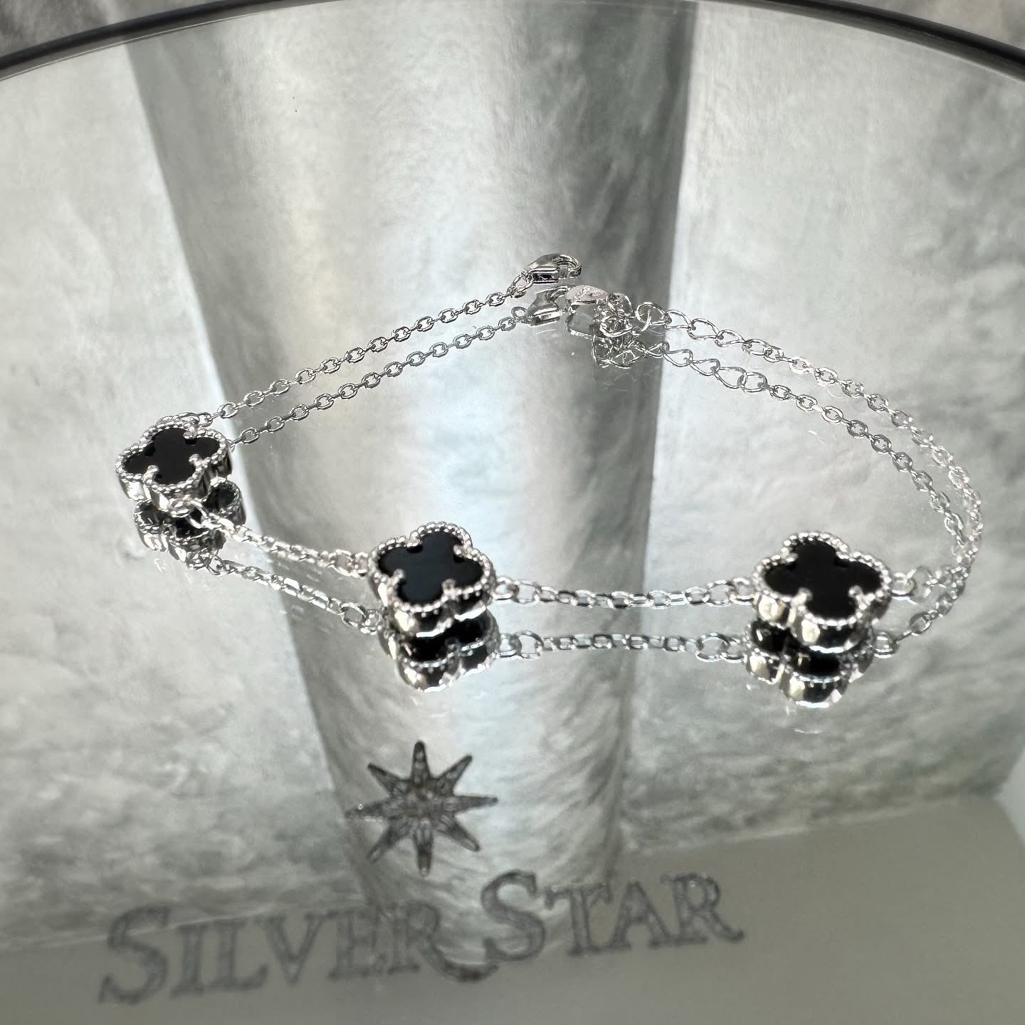 Srebrna narukvica CLOVER sa tri djeteline u nizu - Silver Star