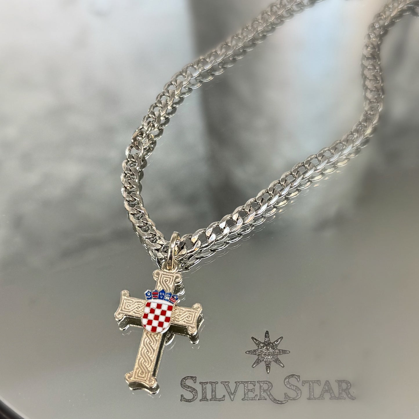 Srebrni lanac sa privjeskom pleter Hrvatski grb