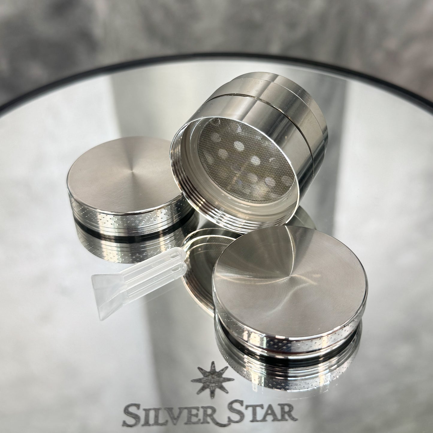 Grinder / mrvilica sa graviranjem po Vašoj želji - dostupno u više boja - Silver Star