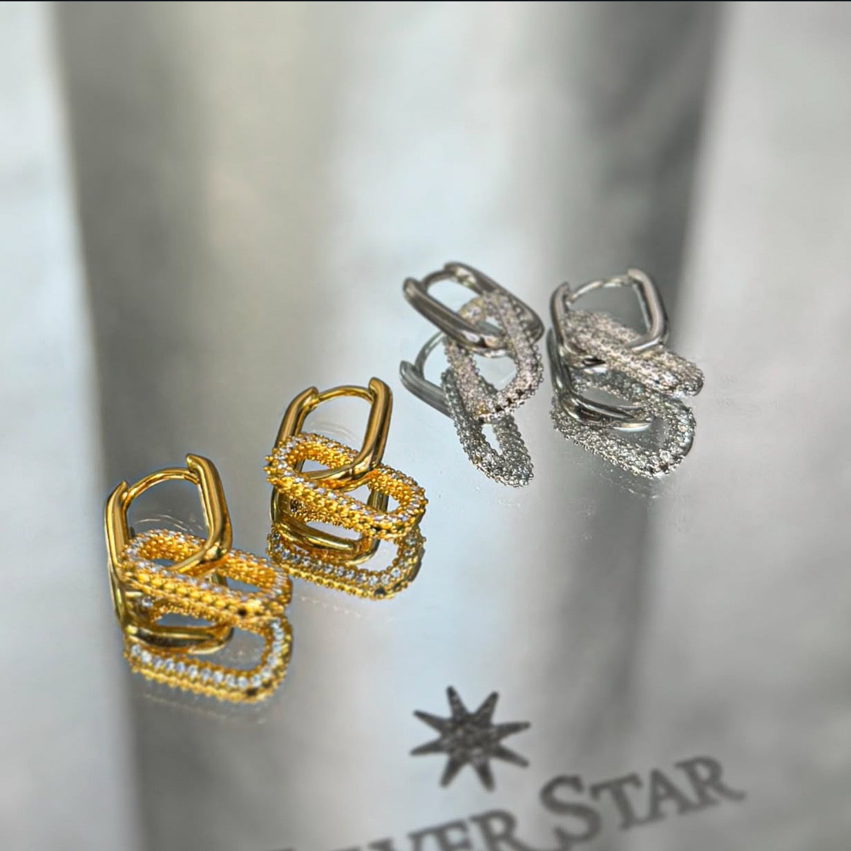 Srebrne naušnice sa kristalima dostupne u dvije boje - Silver Star