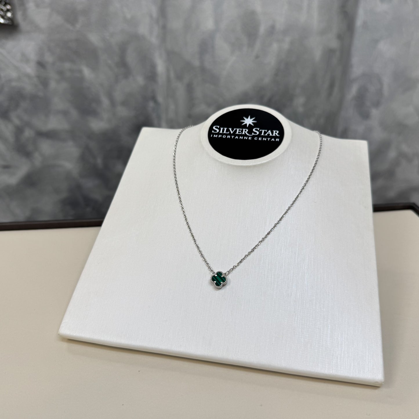 Srebrna ogrlica CLOVER mini dostupna u više boja