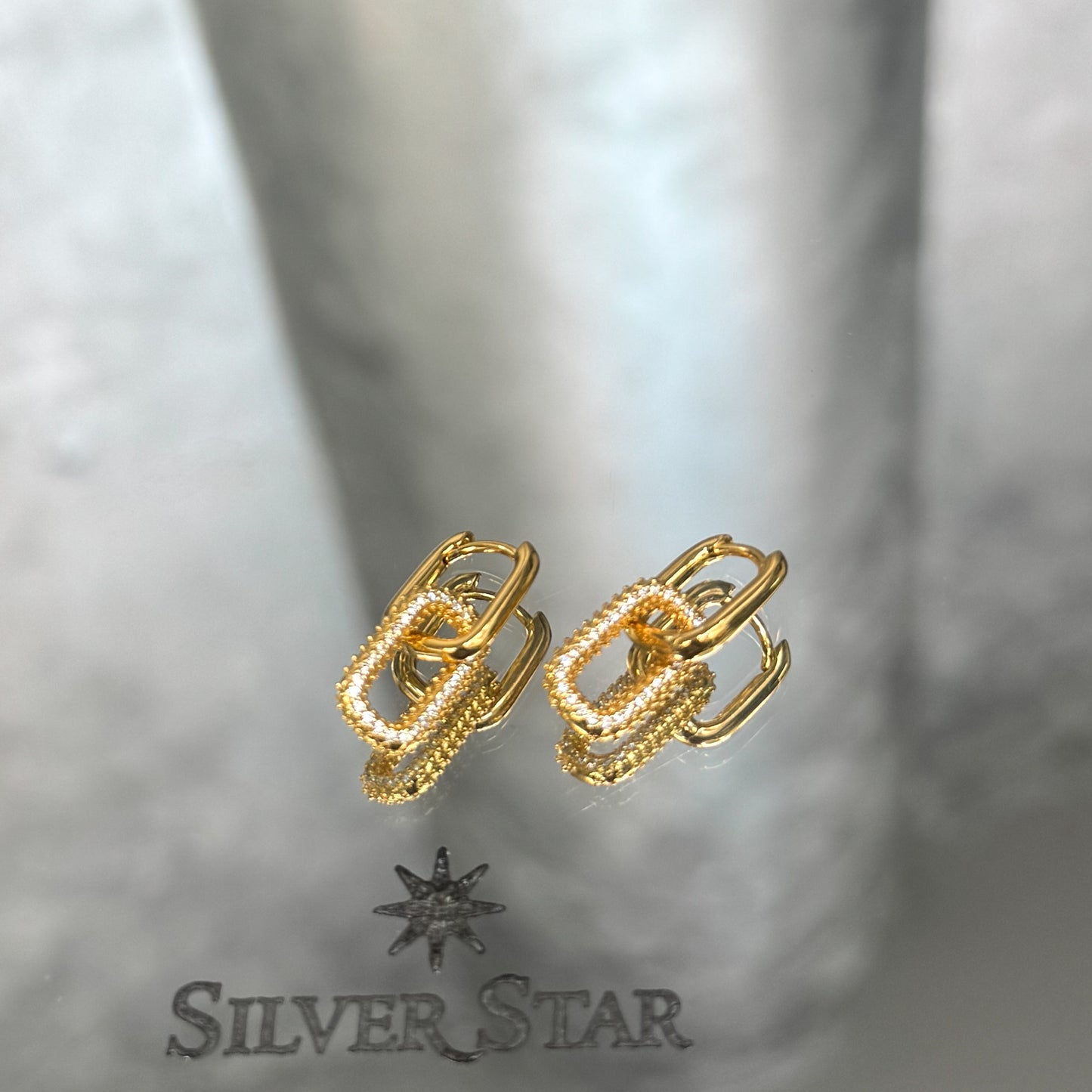 Srebrne naušnice sa kristalima dostupne u dvije boje - Silver Star
